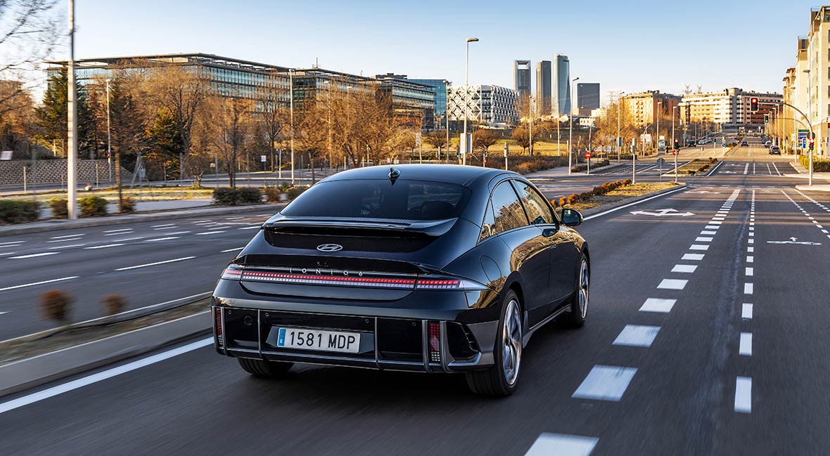 Журі конкурсу World Car Awards високо відзначило унікальний аеродинамічний дизайн та високий запас ходу моделі IONIQ 6