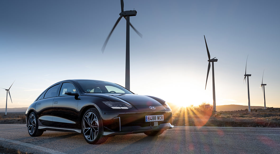 Завдяки наднизькому коефіцієнту опору – 0,21, IONIQ 6 є одним із найбільш аеродинамічних і енергоефективних електричних автомобілів