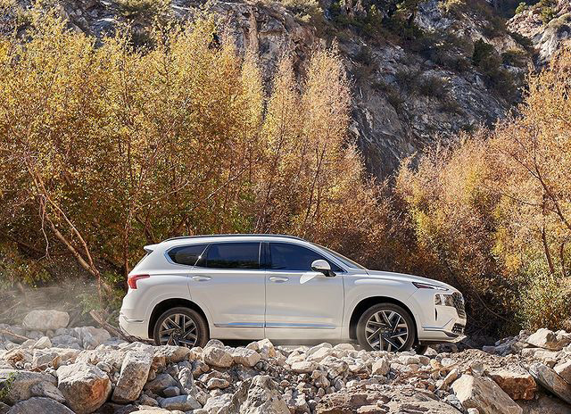 SANTA FE ідеальним супутником для подорожей навіть у найсуворіших зимових умовах.